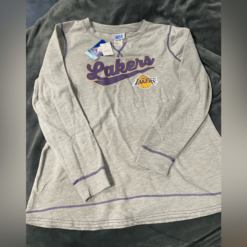LA Lakers long sleeve shirt- size Large; Heather Grey
